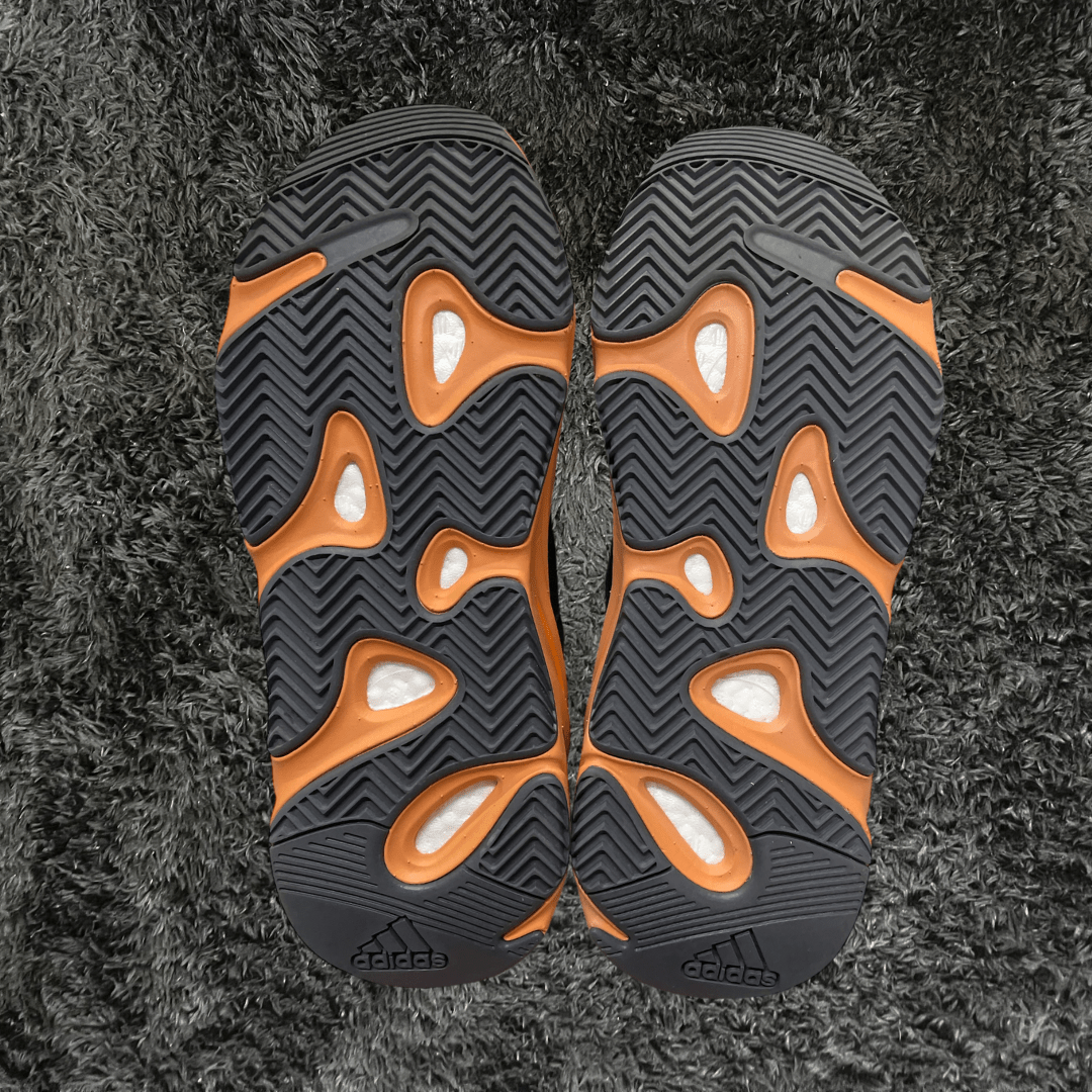 Yeezy 700 Wash Orange (De Uso) - Urban Utility