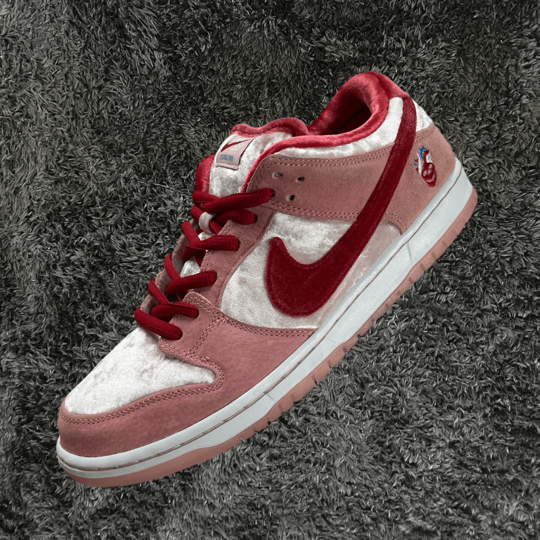 Dunk SB Low StrangeLove Skateboards (De Uso) - Urban Utility