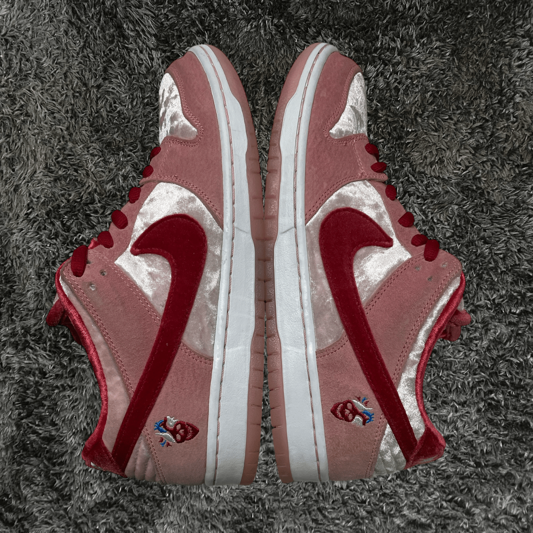 Dunk SB Low StrangeLove Skateboards (De Uso) - Urban Utility
