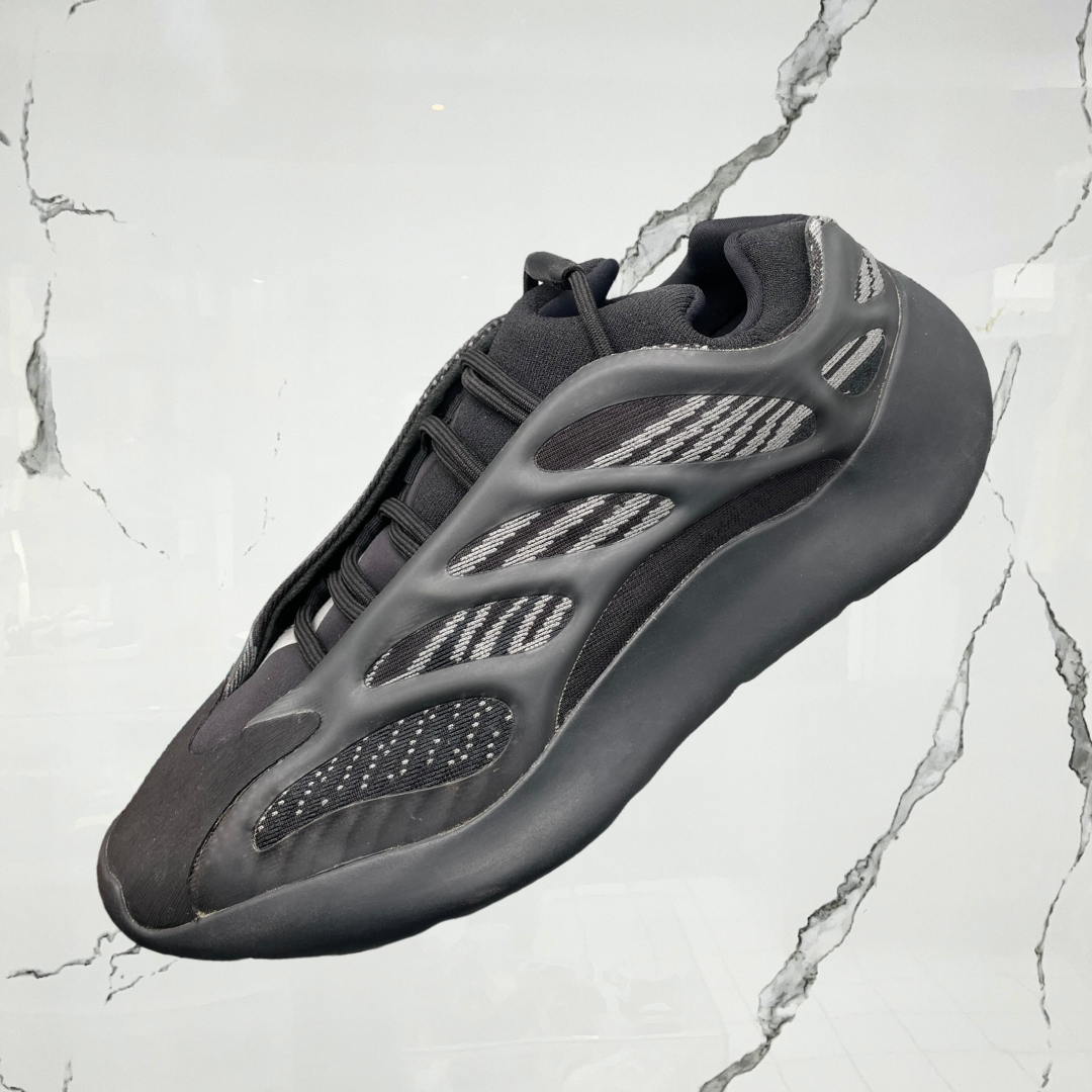 Yeezy 700 Dark Glow De Uso
