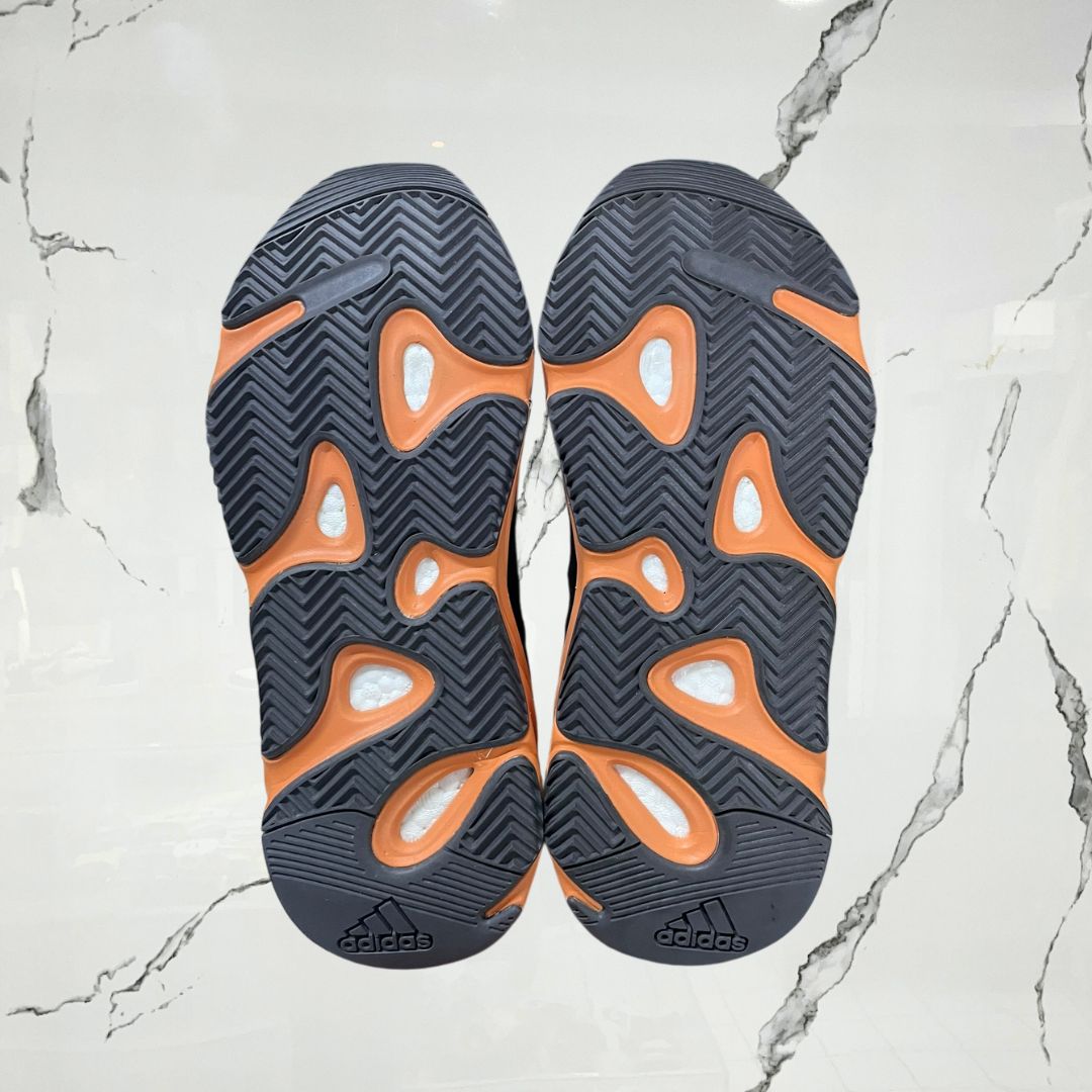 Yeezy Boost 700 Enflame Amber (De Uso) - Urban Utility