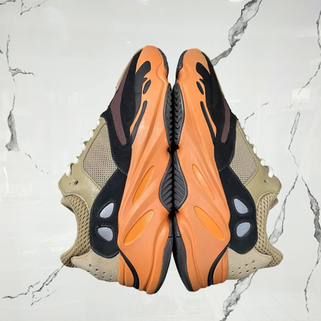 Yeezy Boost 700 Enflame Amber (De Uso) - Urban Utility