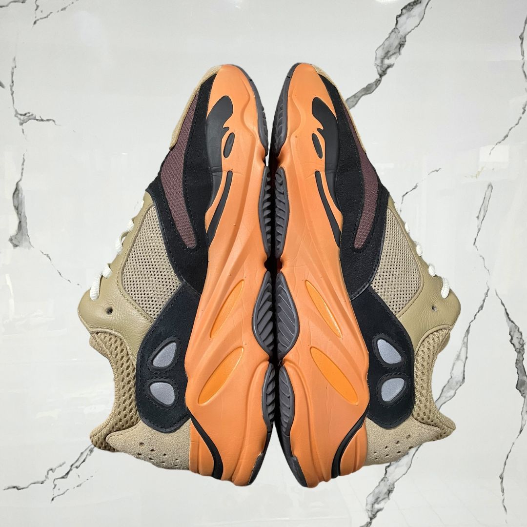 Yeezy Boost 700 Enflame Amber (De Uso) - Urban Utility
