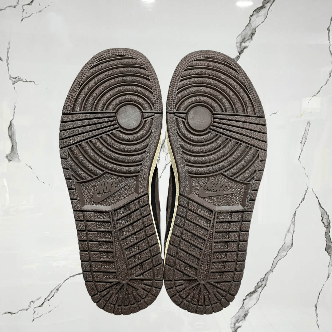 Jordan 1 Low Travis Scott Mocha (De Uso) - Urban Utility