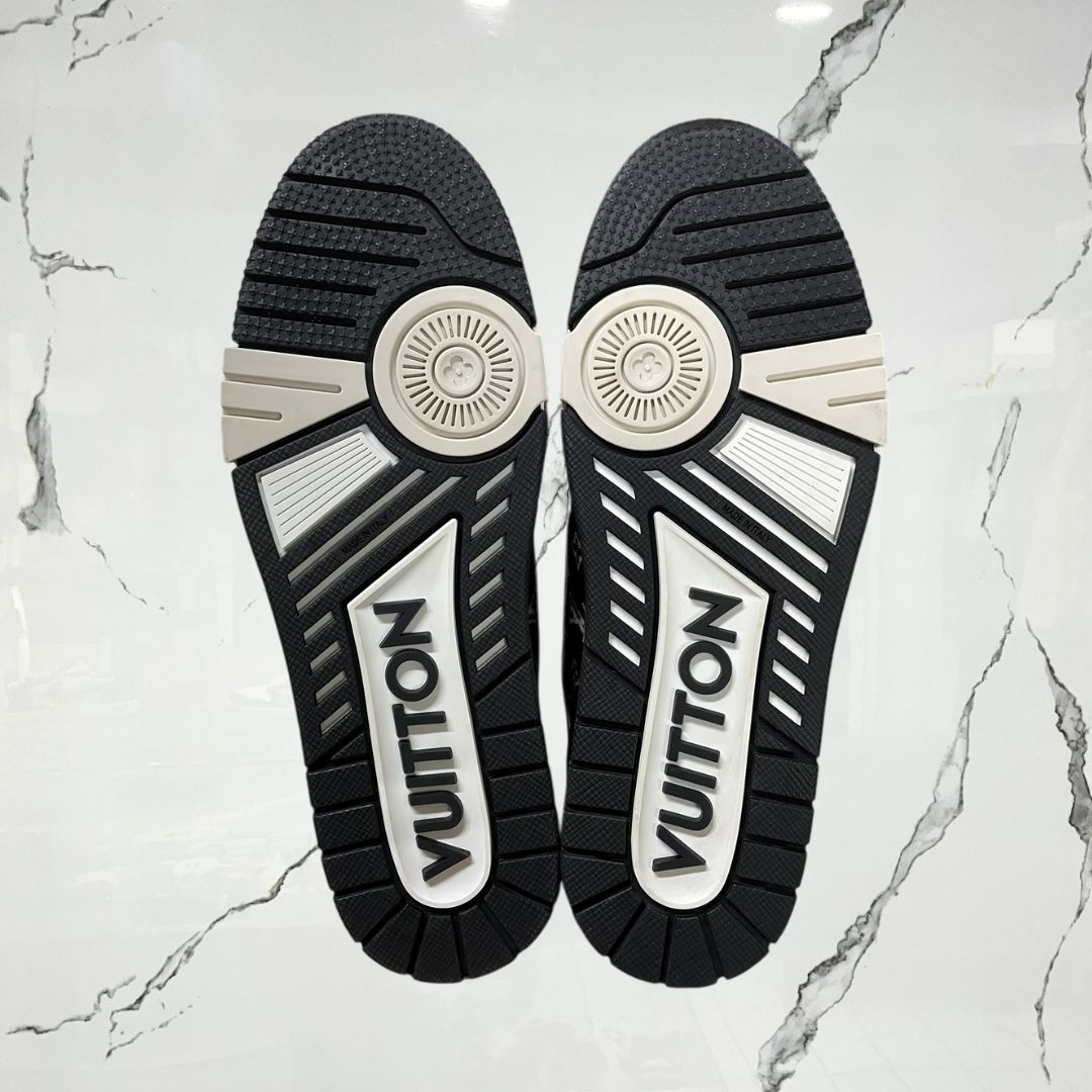 Louis Vuitton Trainer Black Monogram Textile (De Uso) - Urban Utility