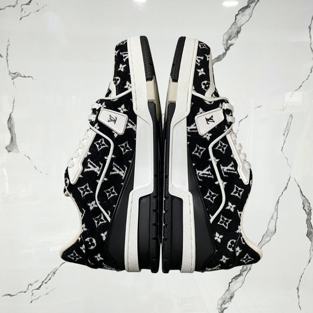 Louis Vuitton Trainer Black Monogram Textile (De Uso) - Urban Utility