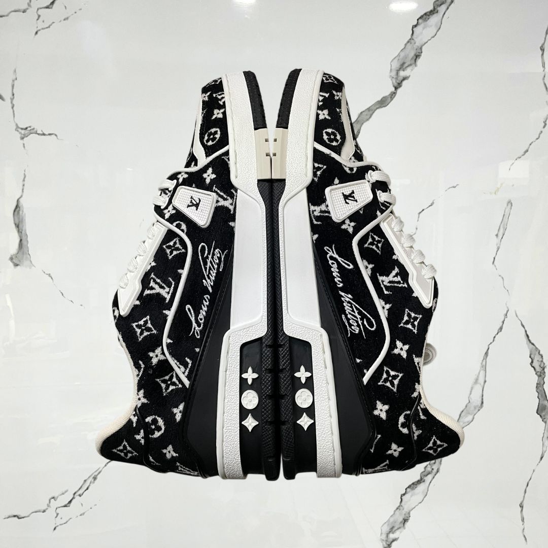 Louis Vuitton Trainer Black Monogram Textile (De Uso) - Urban Utility
