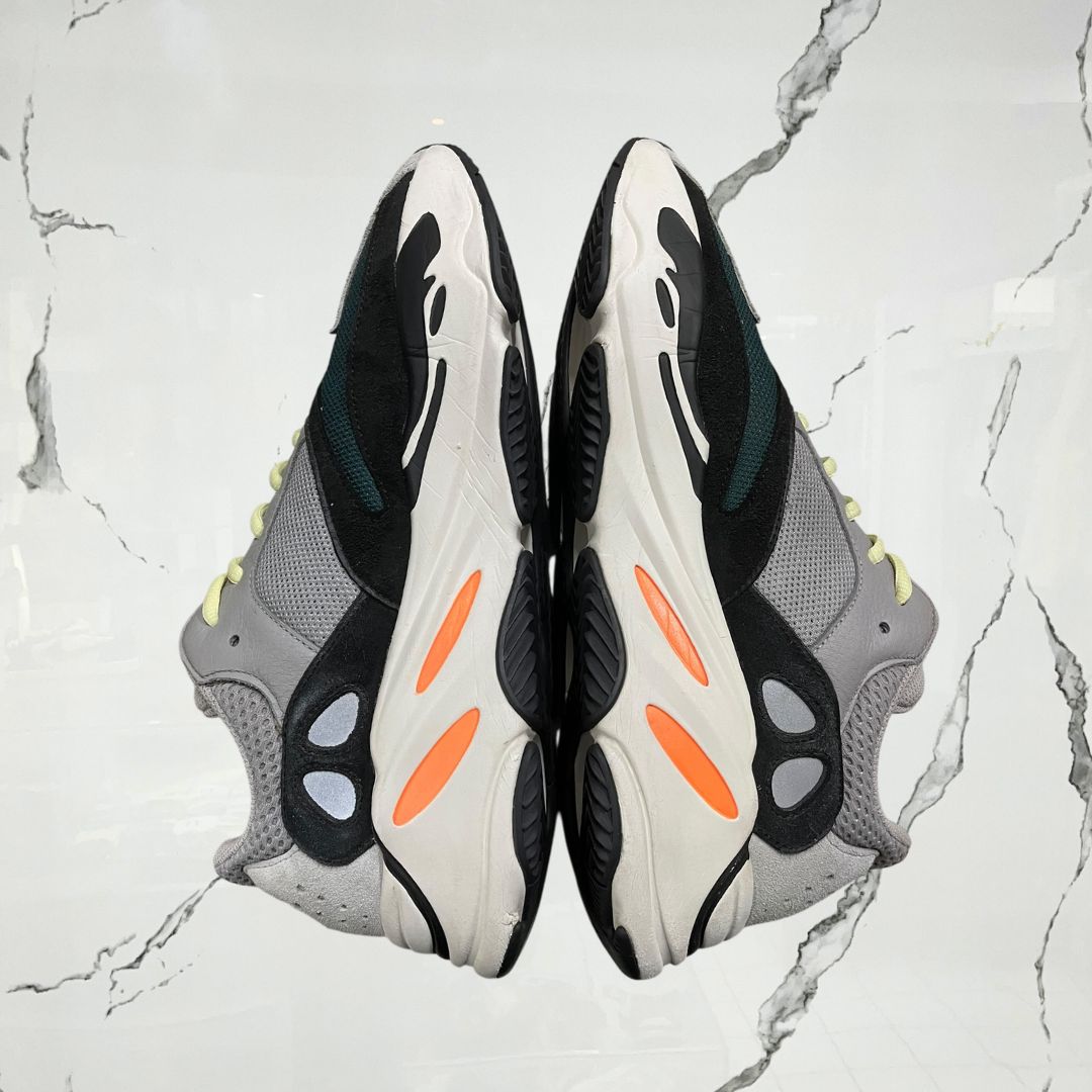 Yeezy Boost 700 Wave Runner (De Uso) - Urban Utility