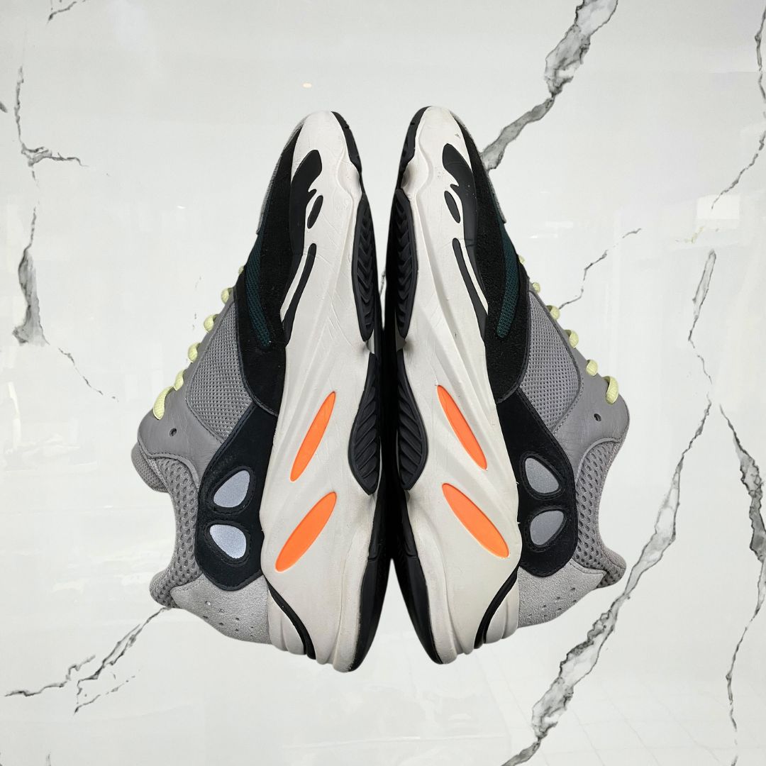 Yeezy Boost 700 Wave Runner (De Uso) - Urban Utility