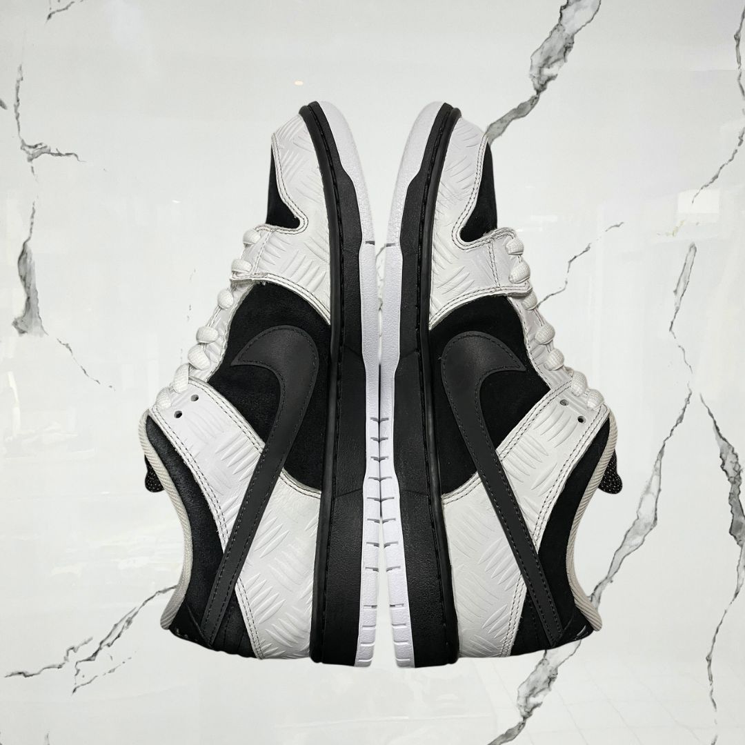 Dunk Low SB Tightbooth (De Uso) - Urban Utility