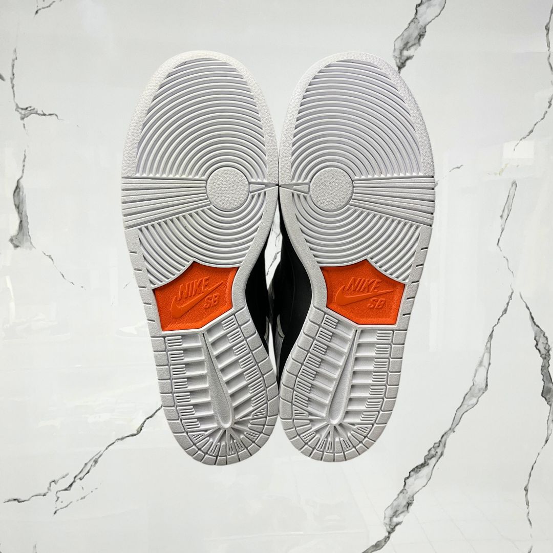 Dunk Low SB Tightbooth (De Uso) - Urban Utility