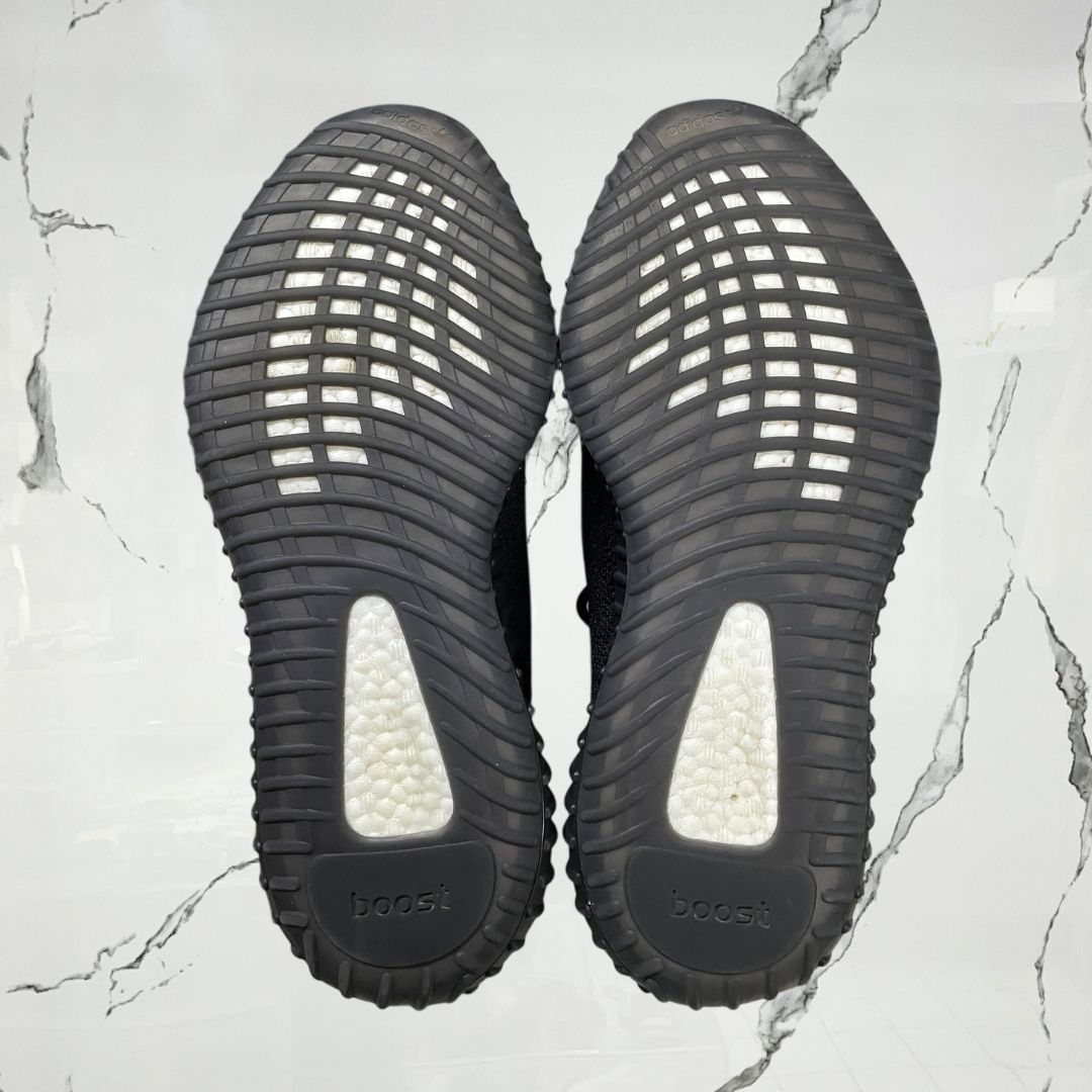 Yeezy 350 Bred (De Uso) - Urban Utility