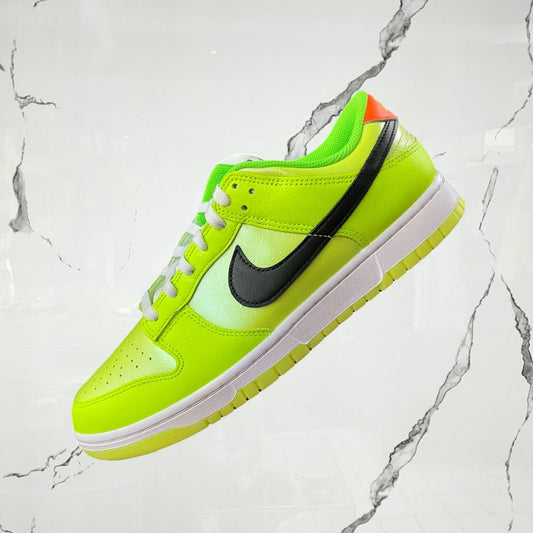 Dunk Low SE Splash Volt - Urban Utility