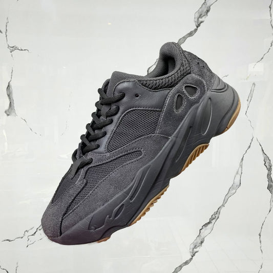 Yeezy Boost 700 Utility Black (De Uso) - Urban Utility