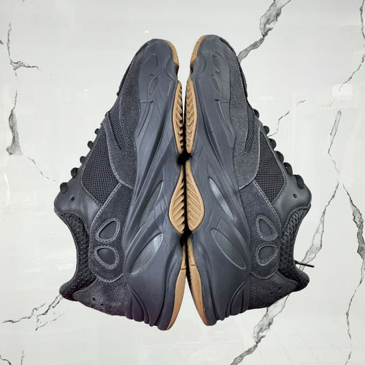 Yeezy Boost 700 Utility Black (De Uso) - Urban Utility