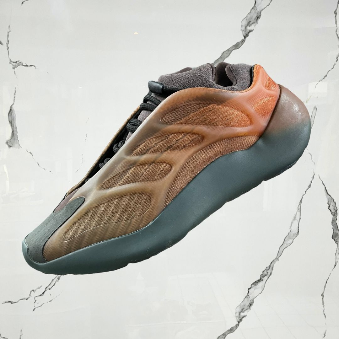 Yeezy 700 Cooper Fade (De Uso) - Urban Utility