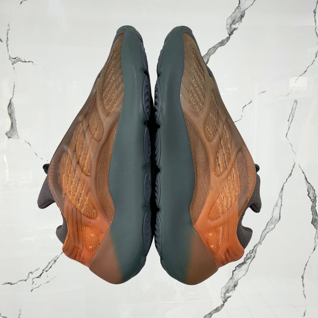 Yeezy 700 Cooper Fade (De Uso)