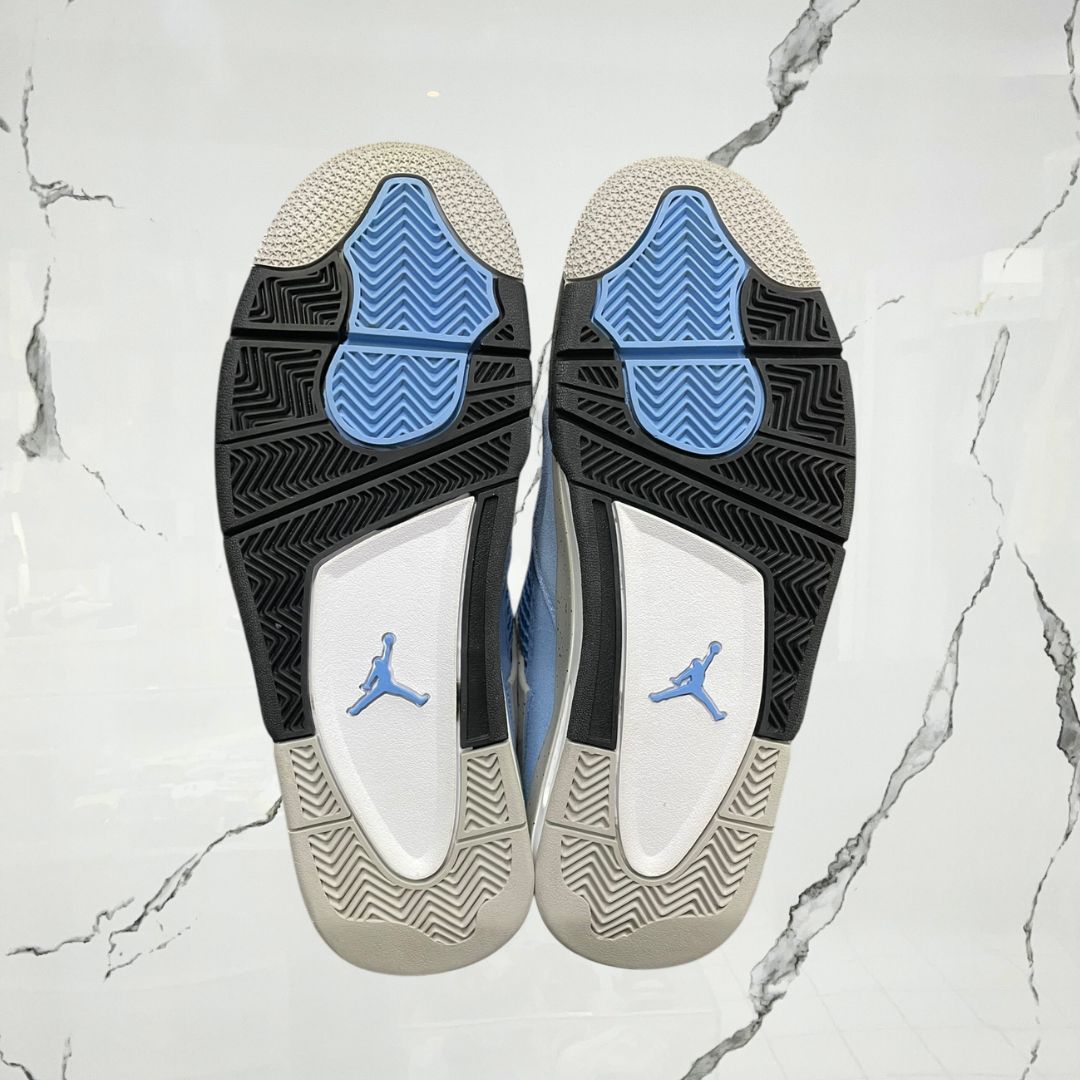 Jordan 4 University Blue (De Uso)