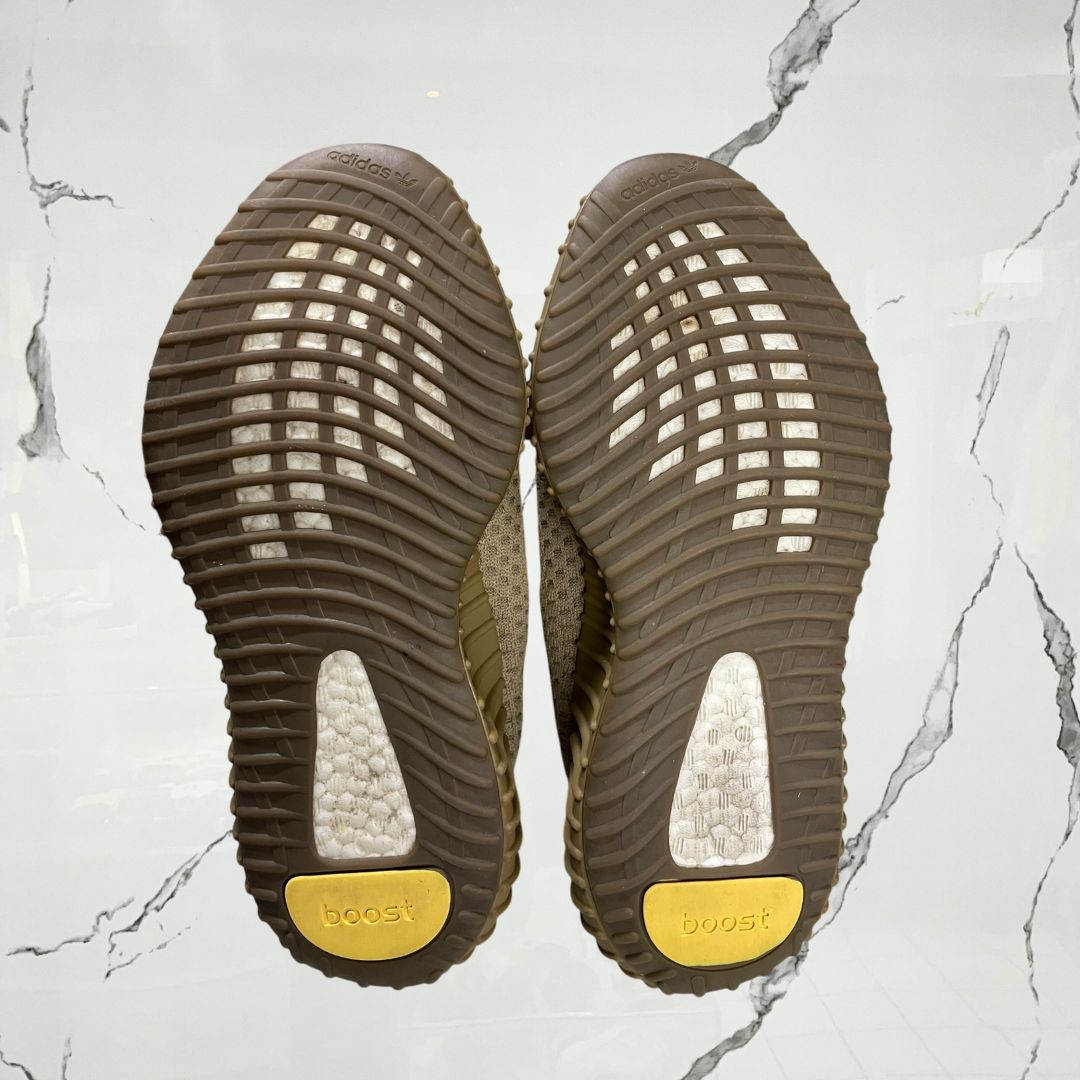 Yeezy 350 Earth (De Uso) - Urban Utility