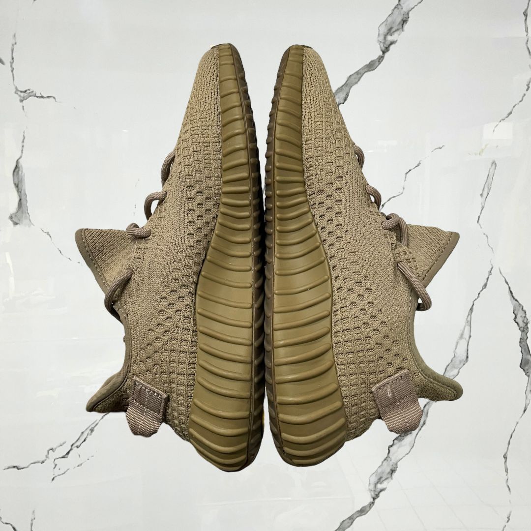 Yeezy 350 Earth (De Uso) - Urban Utility