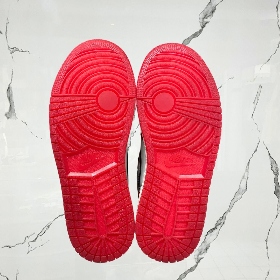 Jordan 1 High OG Spiderman Across The Spiderverse (De Uso) - Urban Utility