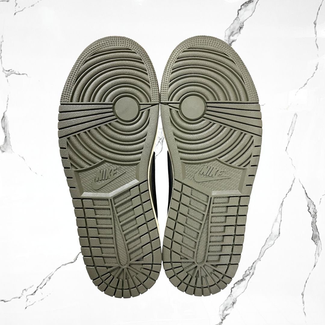 Jordan 1 Low OG Travis Scott Medium Olive (De Uso) - Urban Utility