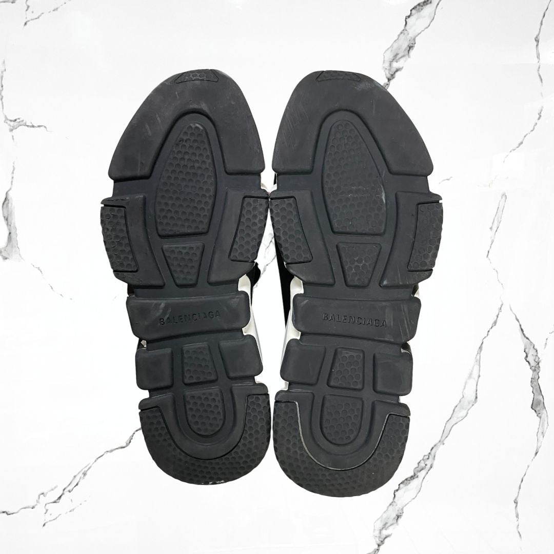 Balenciaga Speed Graffiti Trainers Black White (De Uso) - Urban Utility