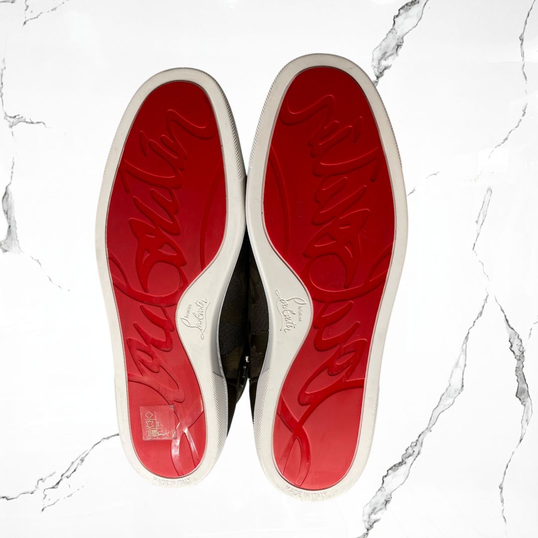 Christian Louboutin Lou Spikes Orlato Flat Olive (De Uso) - Urban Utility