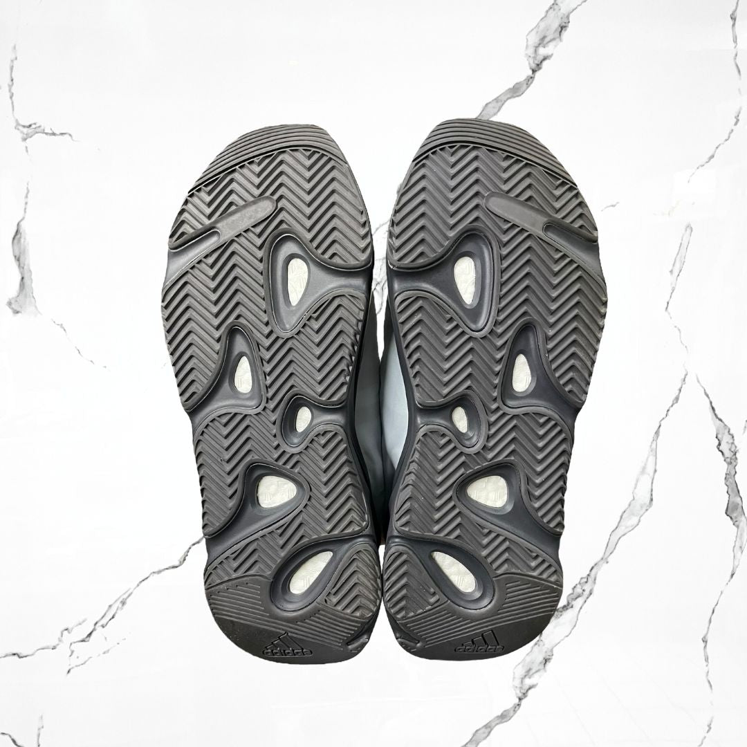 Adidas Yeezy Boost 700 MNVN Blue Tint (De Uso) - Urban Utility