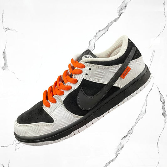 Dunk SB Low Tightbooth (De Uso) - Urban Utility