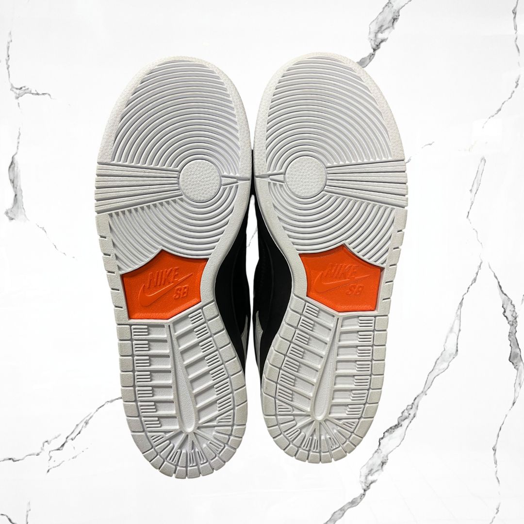 Dunk SB Low Tightbooth (De Uso) - Urban Utility