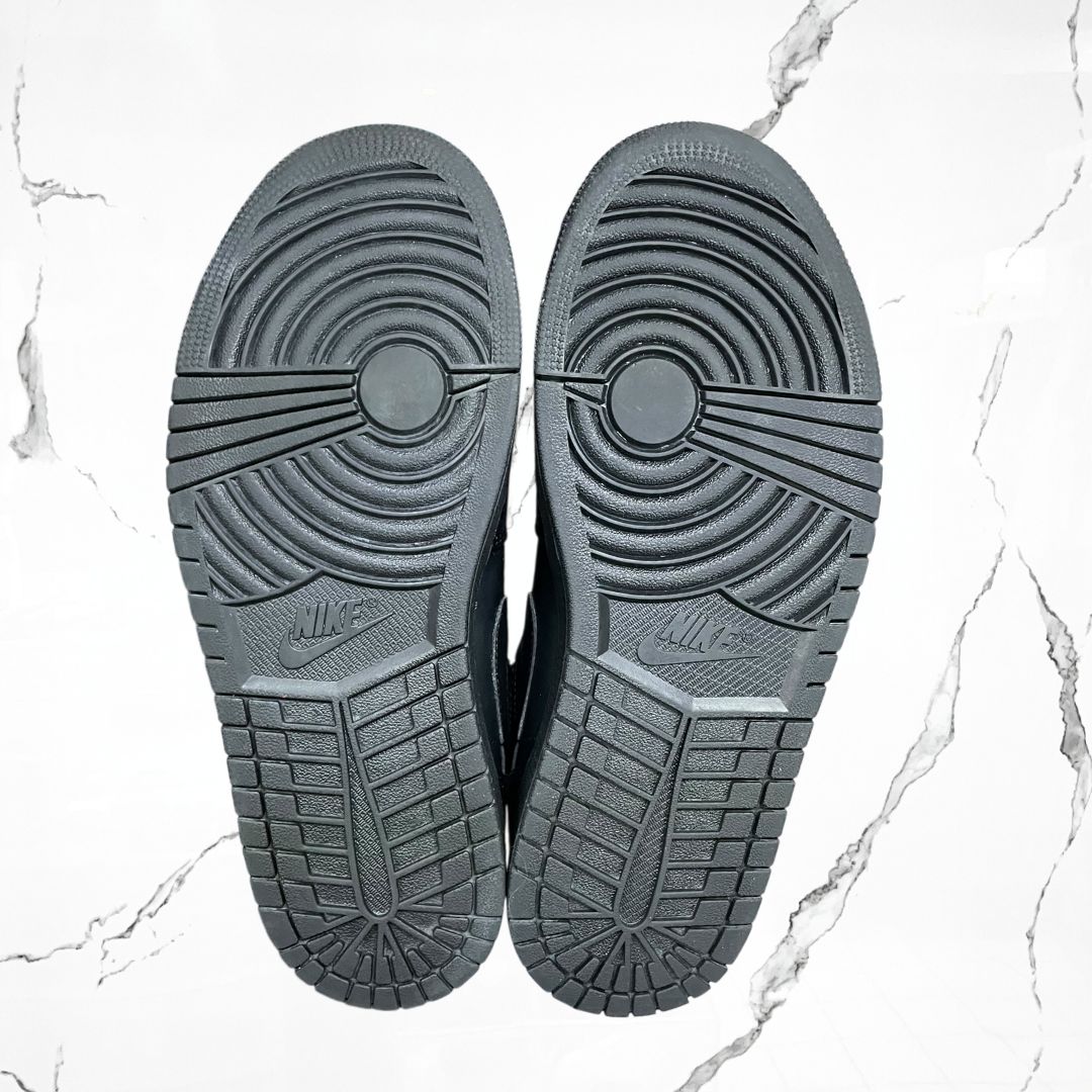 Jordan 1 Low Triple Black (2022) (De Uso) - Urban Utility