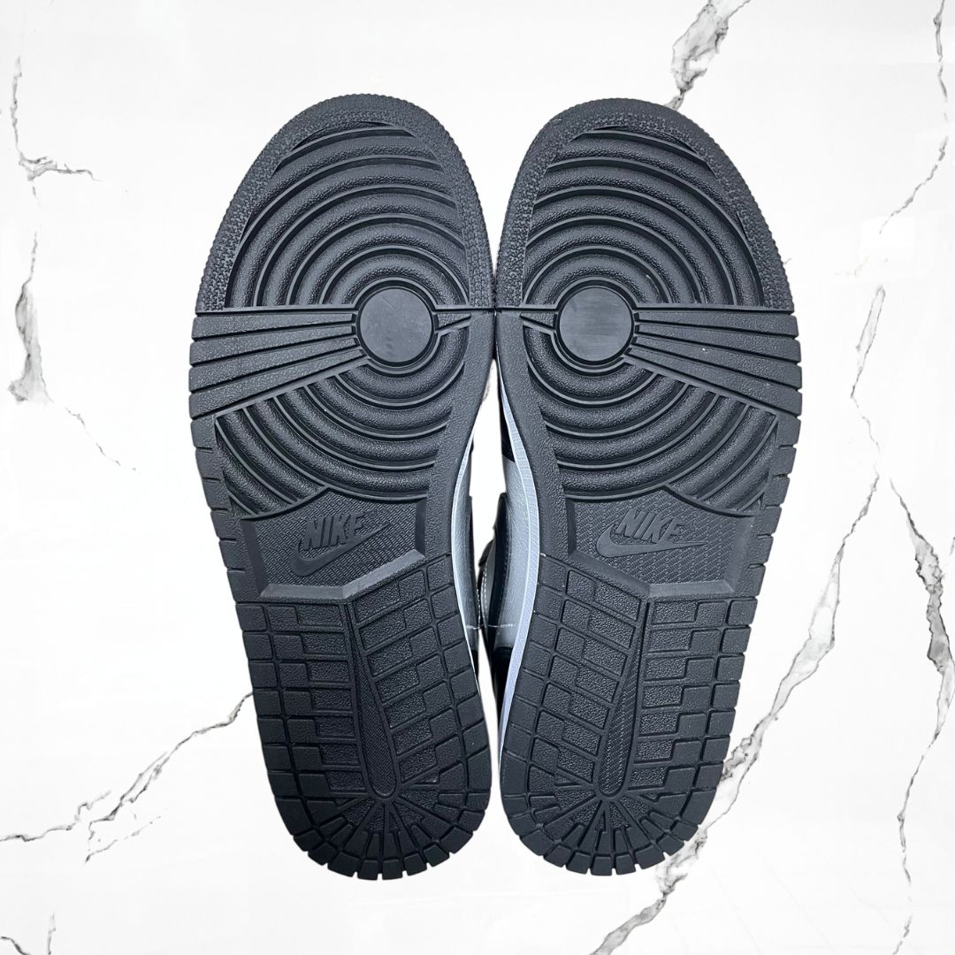 Jordan 1 Low SE Black Metallic Silver (W) (De Uso) - Urban Utility