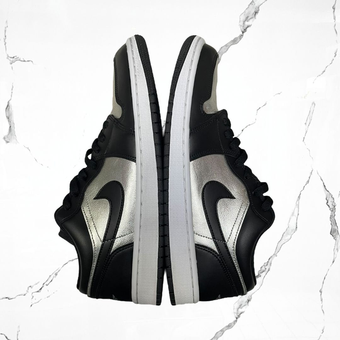 Jordan 1 Low SE Black Metallic Silver (W) (De Uso) - Urban Utility