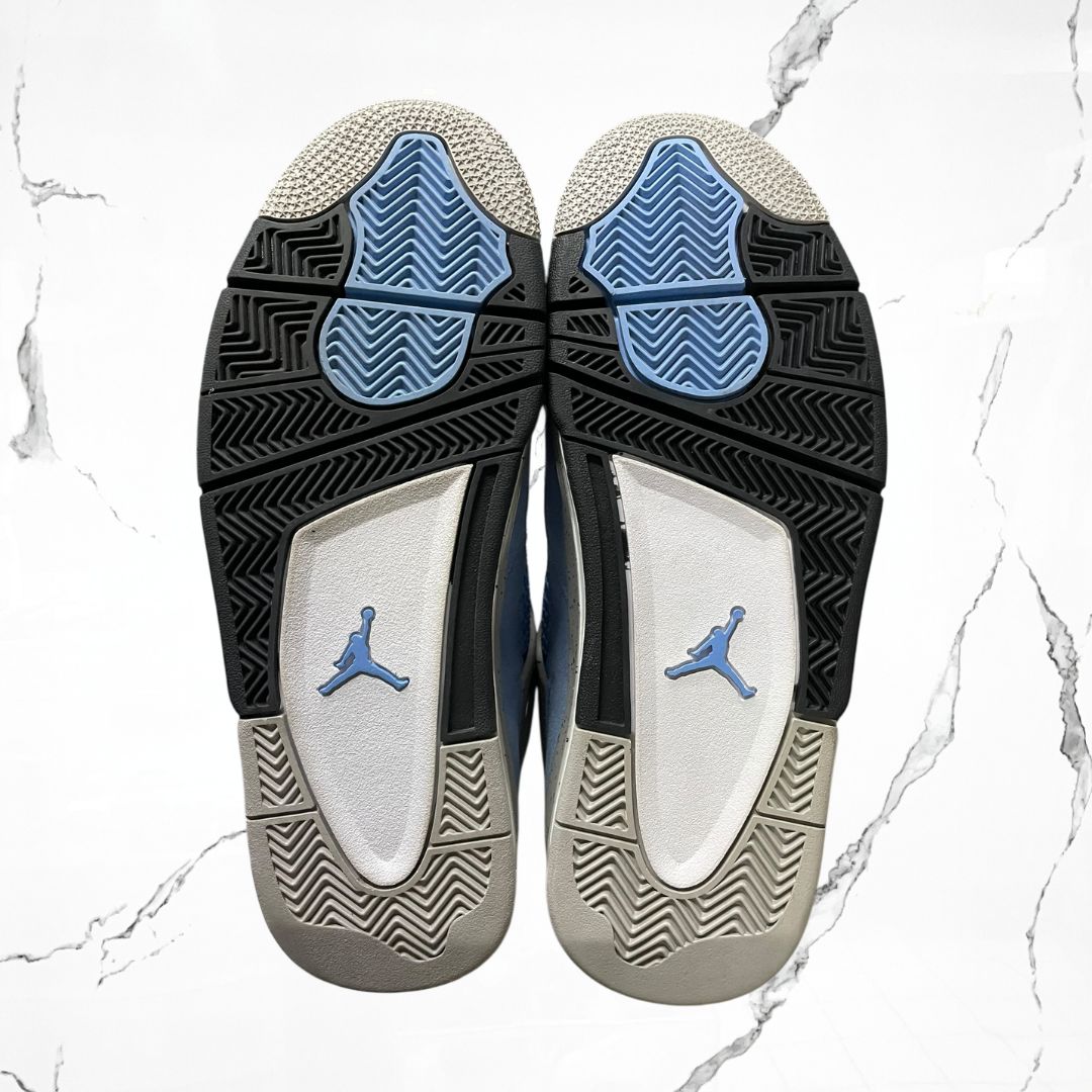 Jordan 4 University Blue (De Uso)