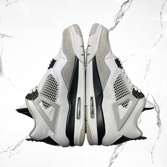 Jordan 4 Military Black (De Uso) - Urban Utility
