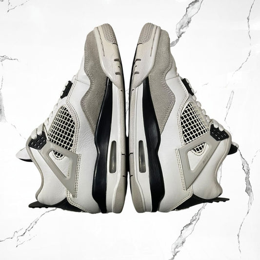 Jordan 4 Military Black (De Uso) - Urban Utility