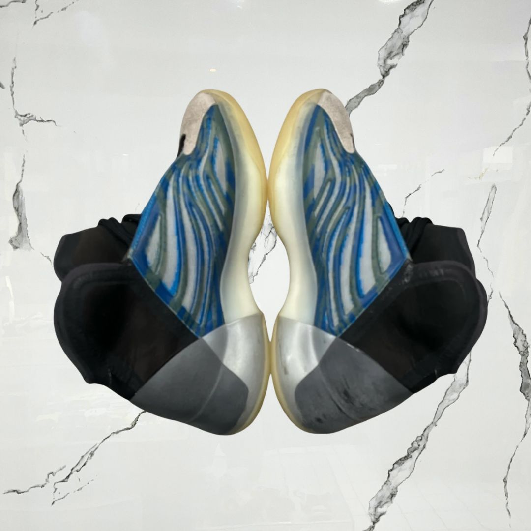 Yeezy QNTM BSKTBL Blue Ice (De Uso) - Urban Utility