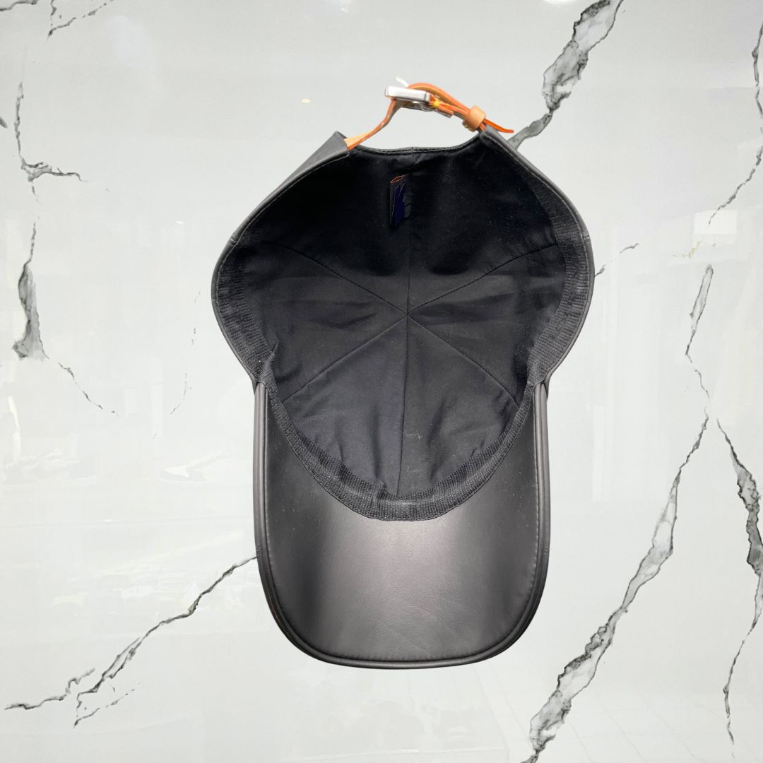 Louis Vuitton Monogram Shadow Black Cap (De Uso) - Urban Utility