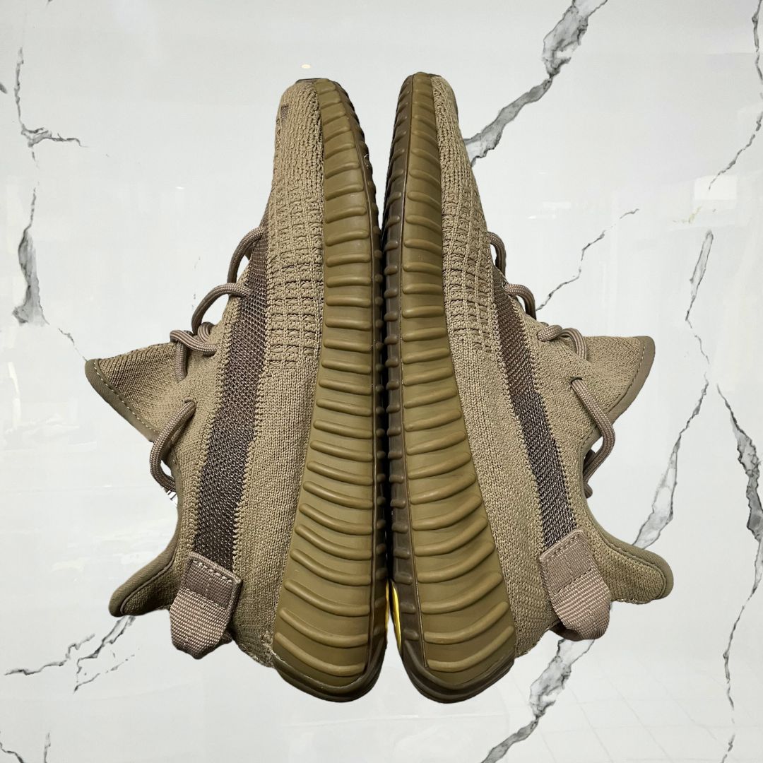 Yeezy 350 Earth (De Uso) - Urban Utility