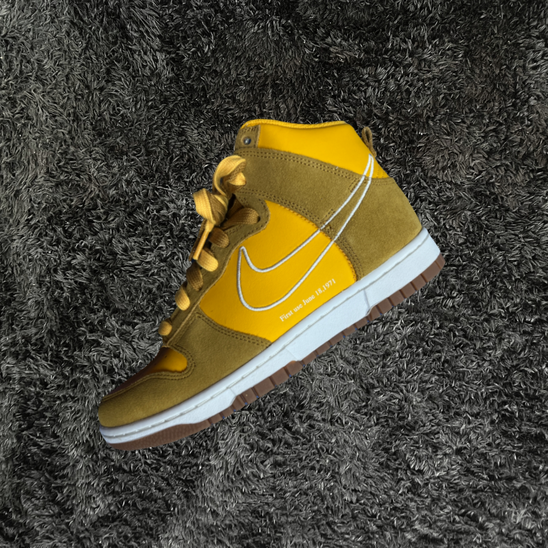 Dunk High First Use University Gold