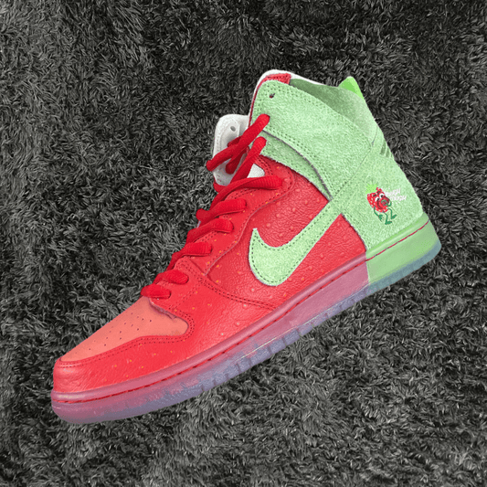 Dunk SB High Strawberry Cough - Urban Utility