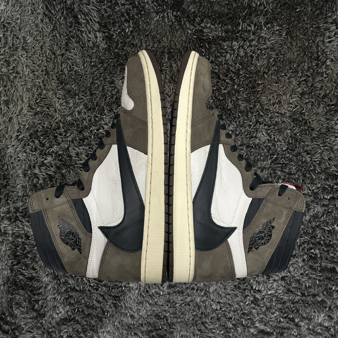 Jordan 1 High Travis Scott Mocha (De Uso)