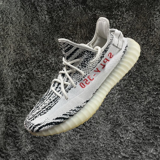 Yeezy 350 Zebra (De Uso)