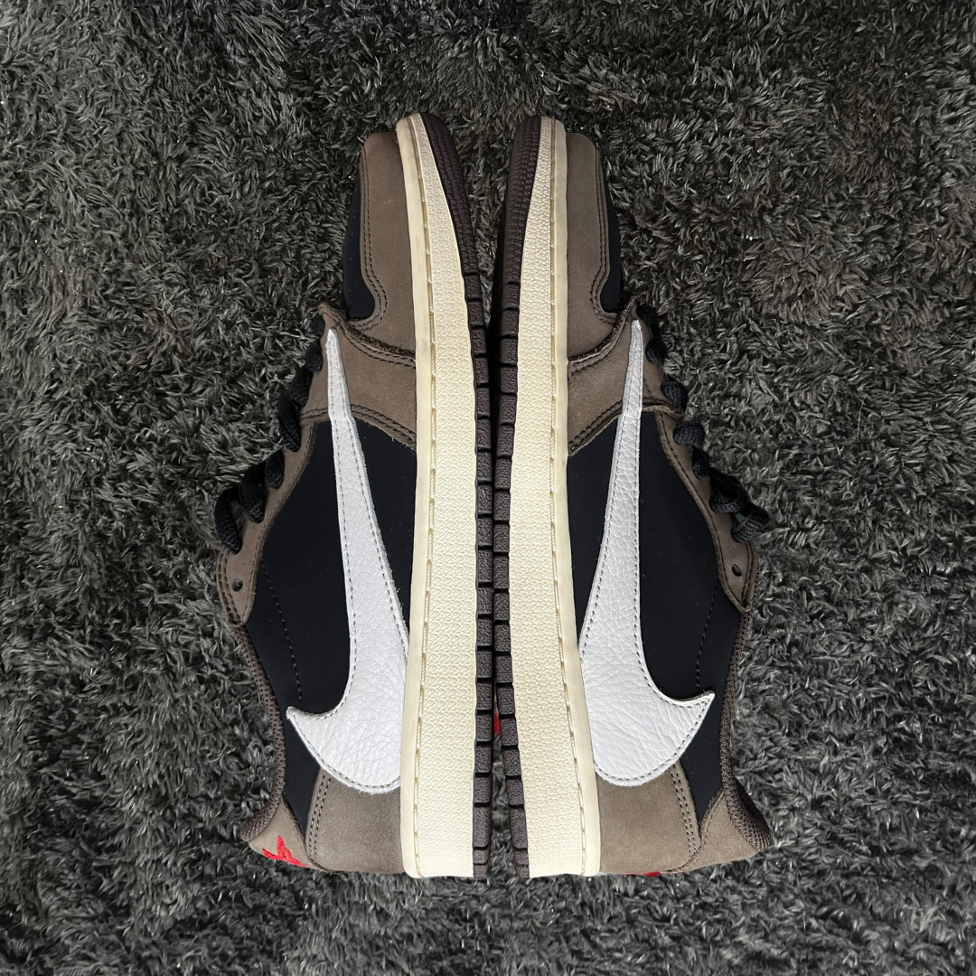 Jordan 1 Low	Travis Scott Mocha (De Uso)