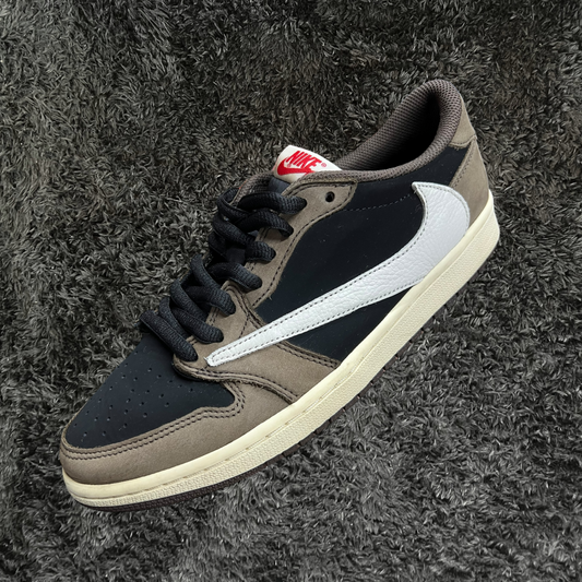 Jordan 1 Low	Travis Scott Mocha (De Uso)