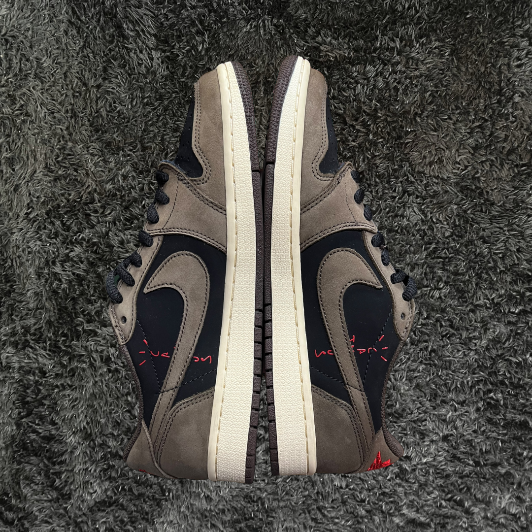 Jordan 1 Low	Travis Scott Mocha (De Uso)