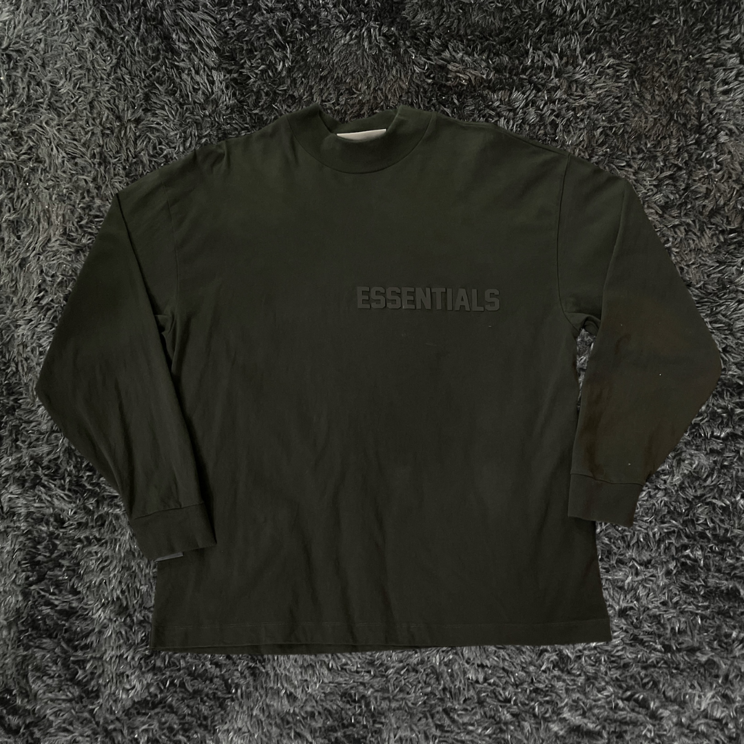 Essentials Off Black Long Sleeve (De Uso)