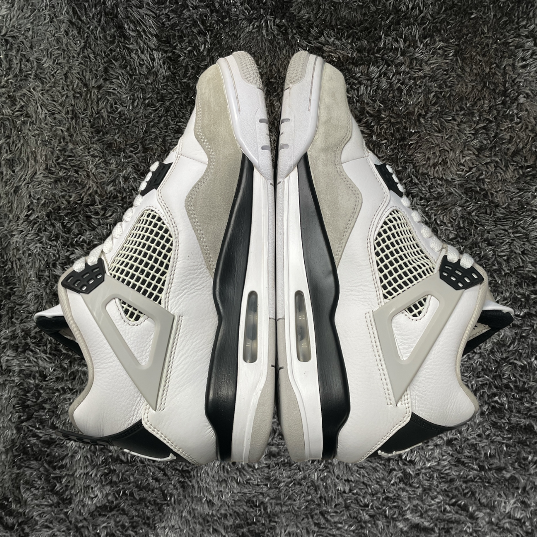 Jordan 4	Military Black (De Uso)