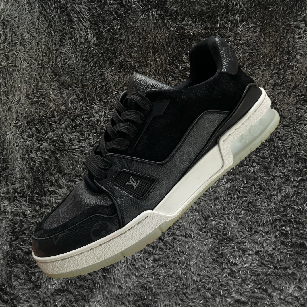 Louis Vuitton Trainer Black Monogram (De Uso)